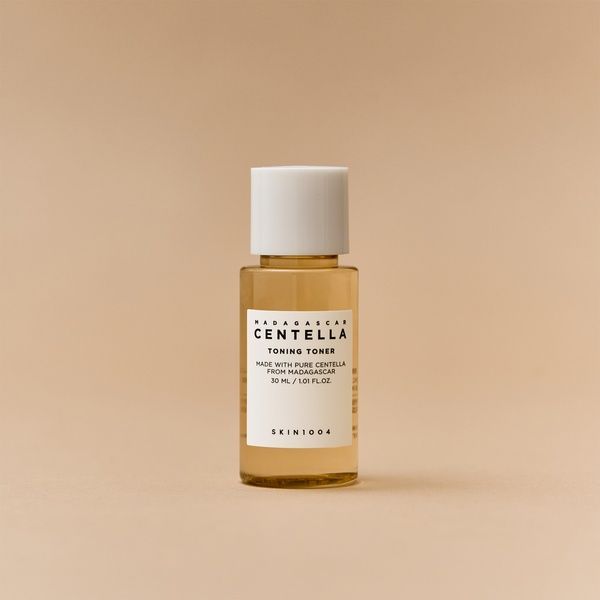 Зволожуючий тонер Skin 1004 Madagascar Centella Toning Toner з екстрактом центелли і гіалуроновою кислотою, 30 мл &mdash; фото