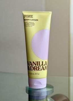 Парфюмированный лосьон Victoria's Secret Pink Vanilla & Dreamy Creme Body Mist, 236 мл &mdash; фото