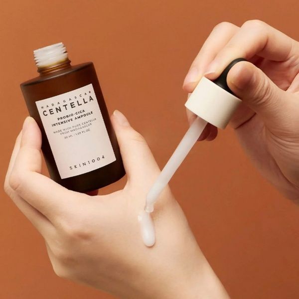 Восстанавливающая ампульная сыворотка для лица Skin1004 Madagascar Centella Probio-Cica Intensive Ampoule с пробиотиками, 30 мл &mdash; фото