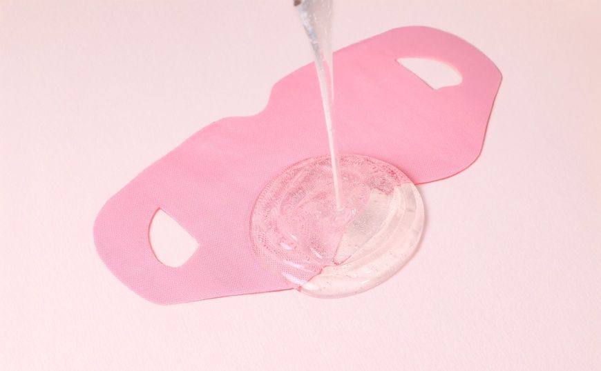 Гідрогелева ліфтинг-маска для контуру обличчя ROUND LAB Camellia Deep Collagen V Lifting Gel Mask, 10 g &mdash; фото