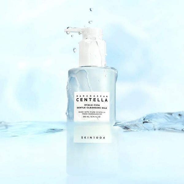 Деликатное очищающее молочко SKIN1004 Madagascar Centella Hyalu-Cica Gentle Cleansing Milk, 200 мл &mdash; фото